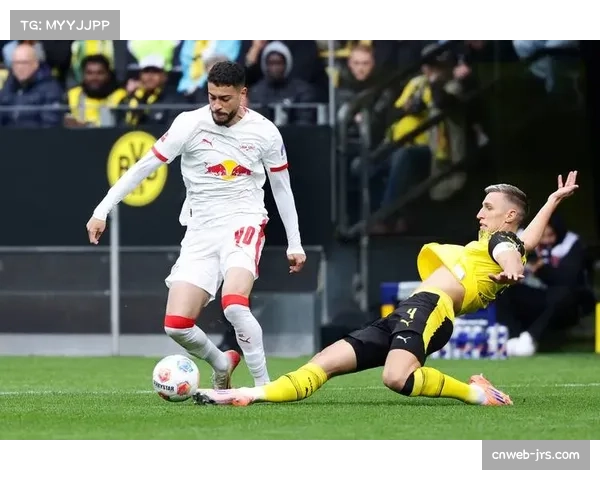 多特两度领先被法兰克福迅速扳平，施洛特贝克头球中框